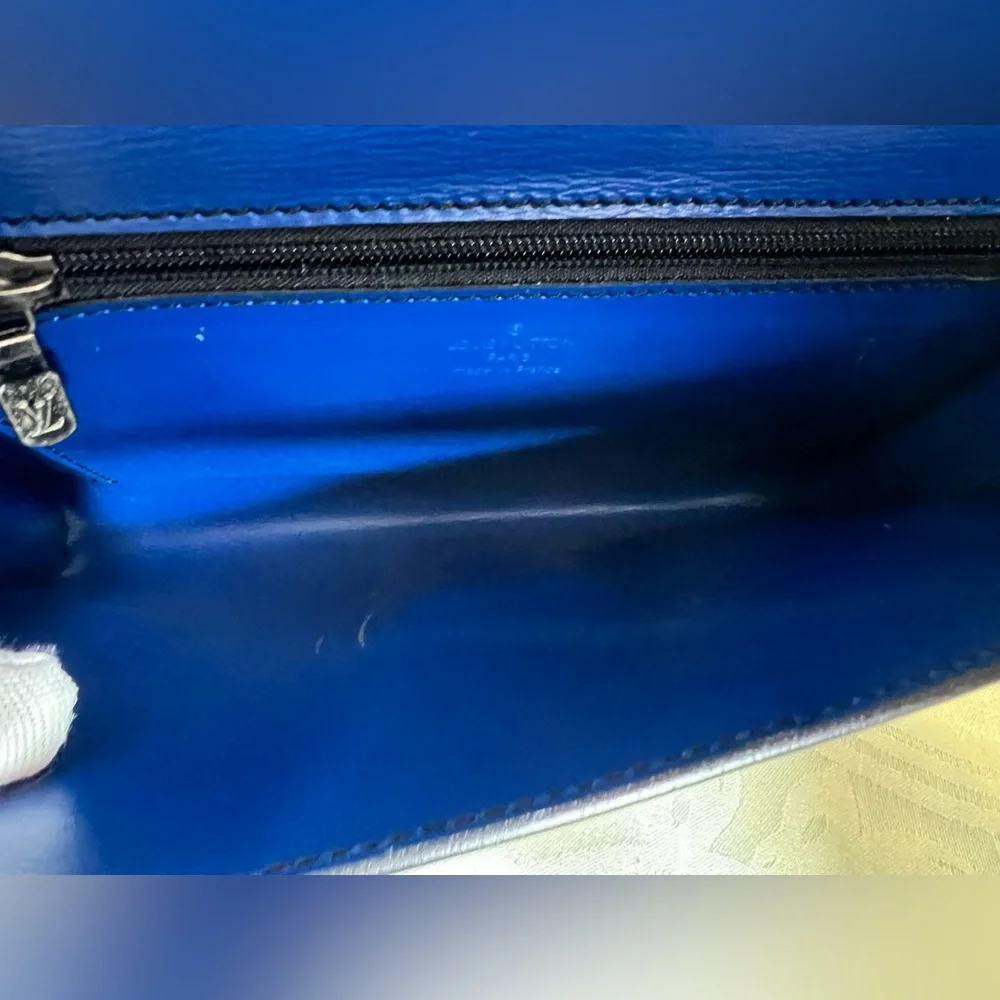7009: Louis Vuitton Pochette Arche Epi Toledo Blue Shoulder Bag